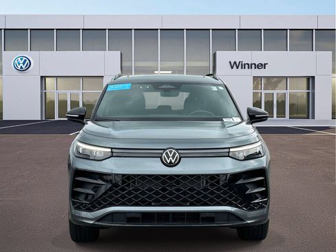 Certified 2025 Volkswagen Tiguan SE R-Line AWD/4WD image 9