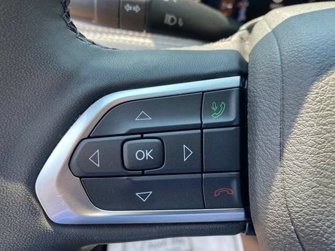 Used 2023 Jeep Compass Limited AWD/4WD image 18