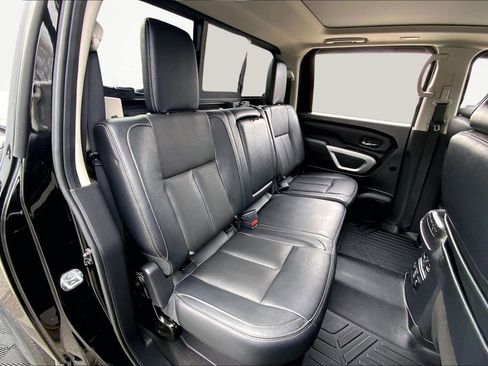 Used 2021 Nissan Titan SL w/ Moonroof Package image 17