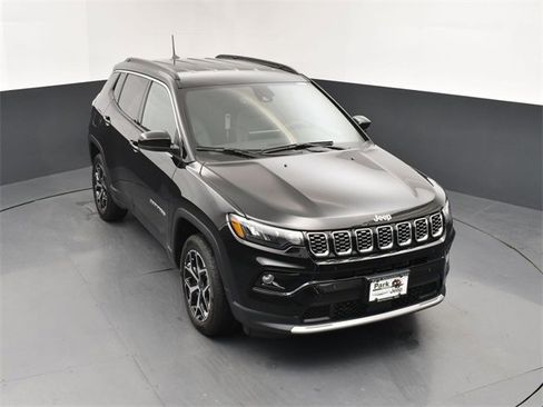 Used 2025 Jeep Compass Limited image 13