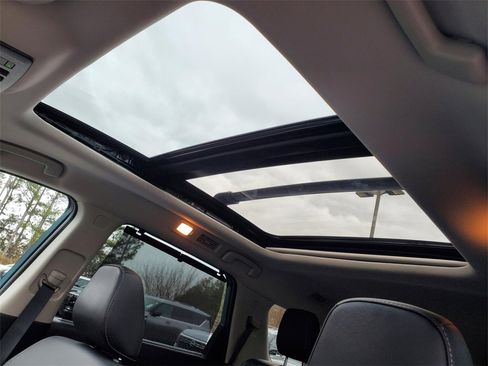 Used 2026 Nissan Pathfinder SL image 5