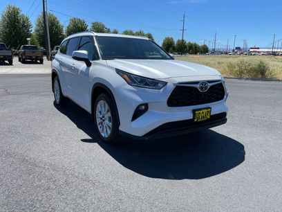 Used 2023 Toyota Highlander Limited