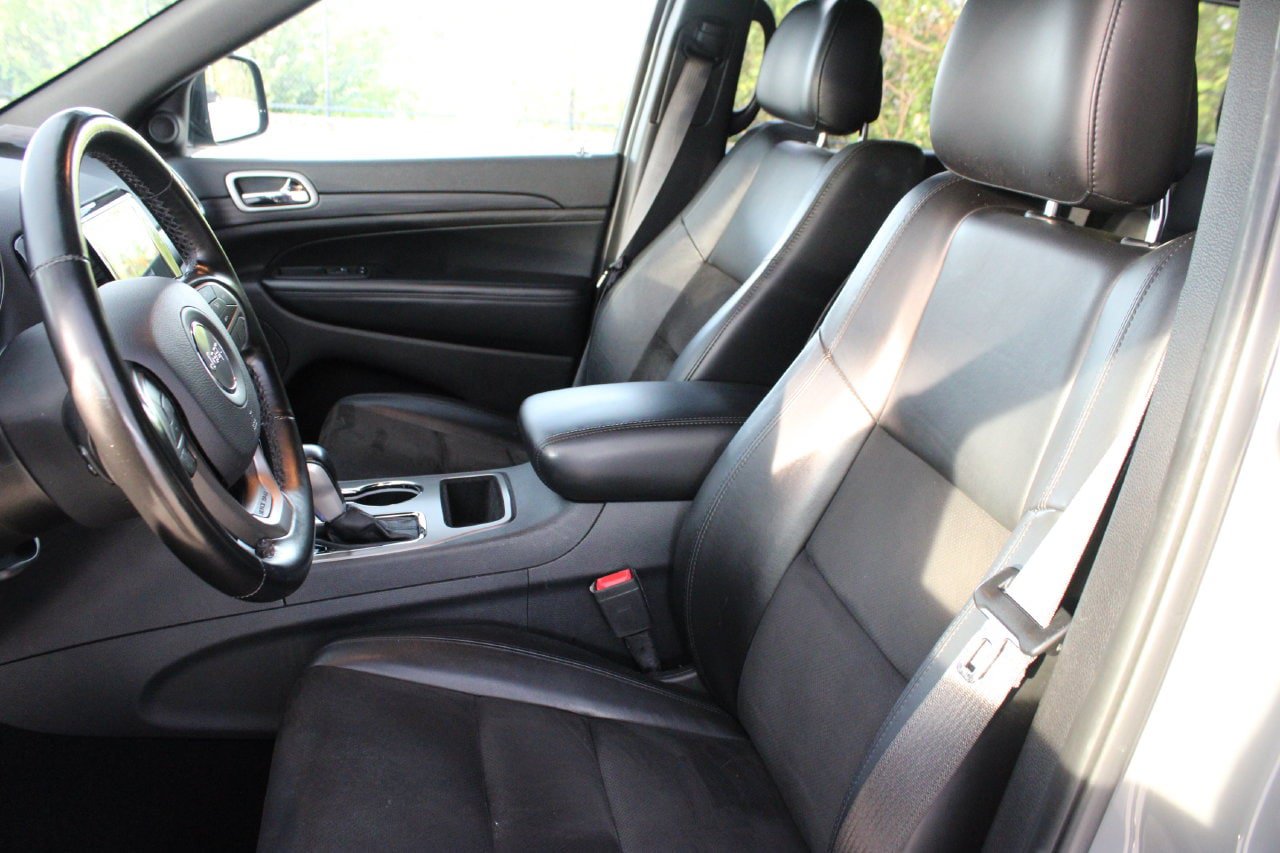 Used 2020 Jeep Grand Cherokee Altitude AWD/4WD image 10
