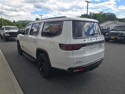 Used 2022 Jeep Wagoneer Series I AWD/4WD image 4