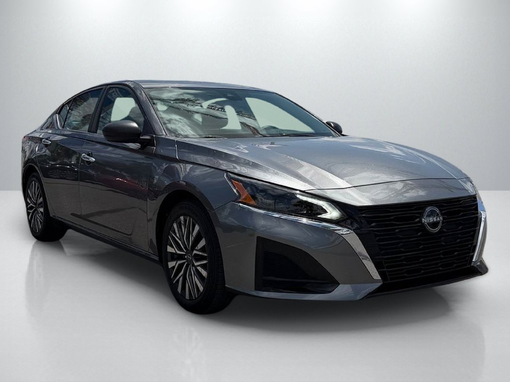 Used 2025 Nissan Altima 2.5 SV FWD image 3