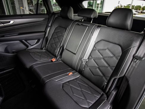 Used 2026 Volkswagen Atlas Cross Sport SE FWD image 29