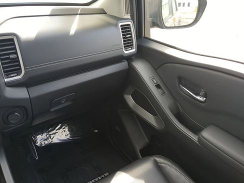 Certified 2024 Nissan Frontier SL w/ Technology Package RWD image 17