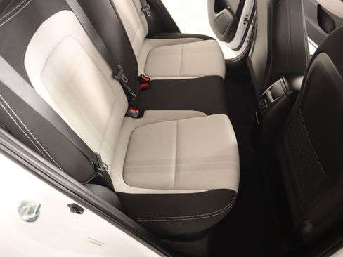 Used 2025 Hyundai Venue SEL image 13