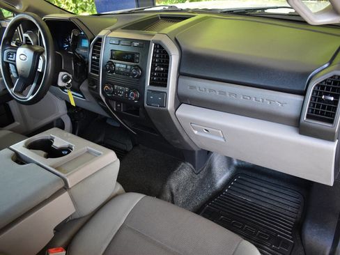 Used 2018 Ford F250 XL w/ Power Equipment Group RWD image 25