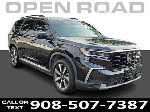 Used 2025 Honda Pilot Touring image 1