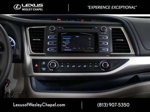 Used 2019 Toyota Highlander LE FWD image 28