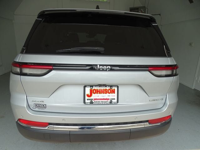 Certified 2023 Jeep Grand Cherokee Laredo X AWD/4WD image 21