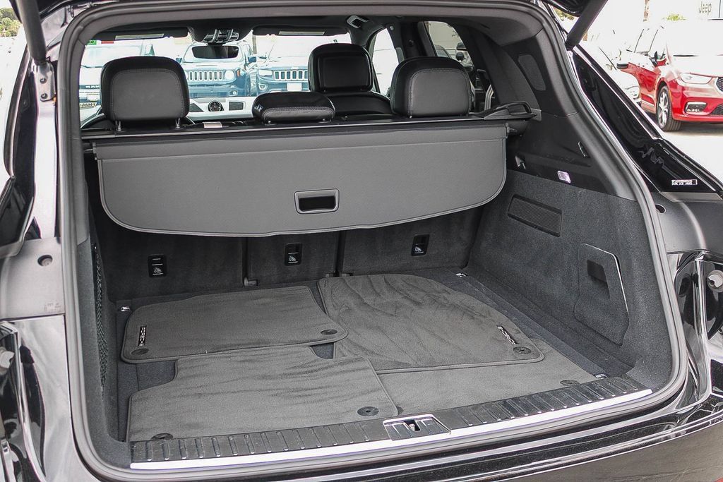 Used 2022 Porsche Cayenne Platinum Edition AWD/4WD image 26