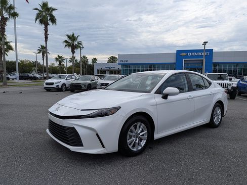 Used 2025 Toyota Camry LE FWD image 7