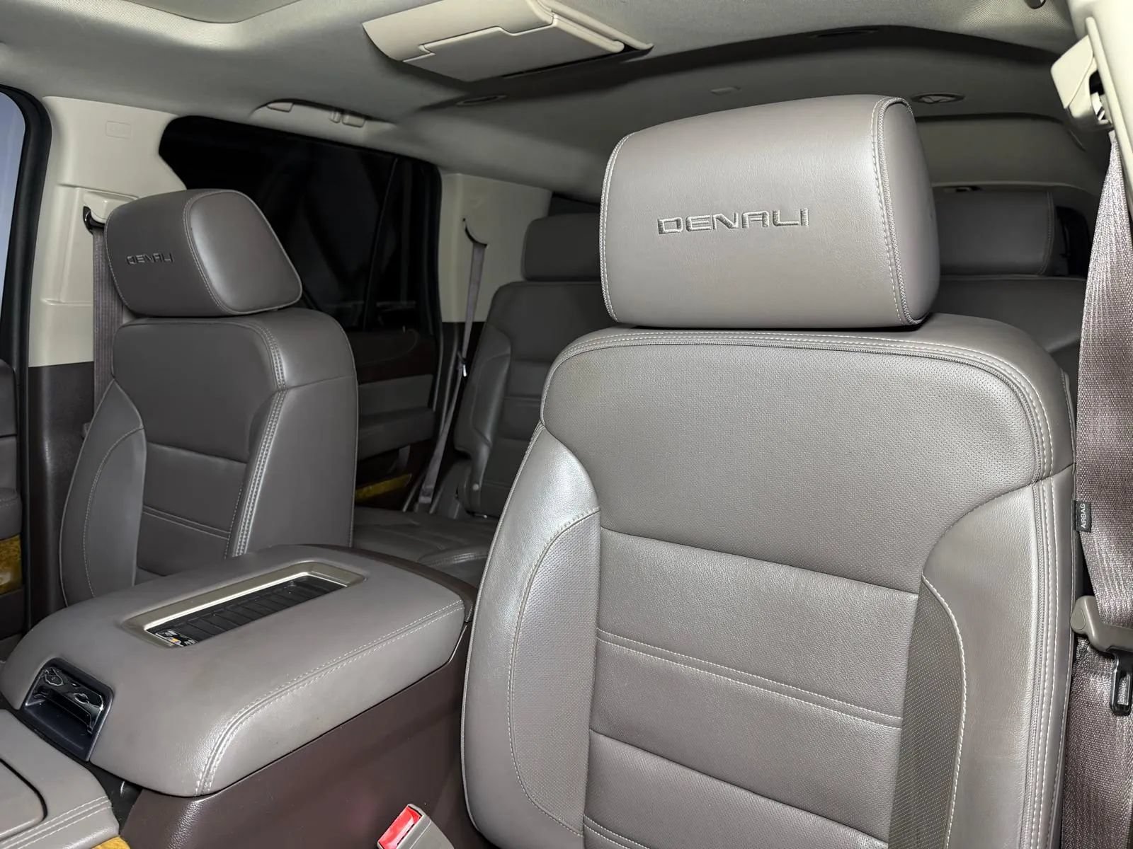 Used 2017 GMC Yukon Denali w/ Open Road Package RWD image 36