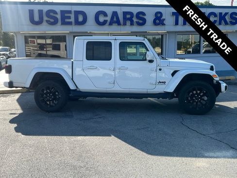 Used 2023 Jeep Gladiator Overland AWD/4WD image 3