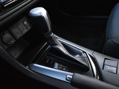 Used 2018 Toyota Corolla L image 29