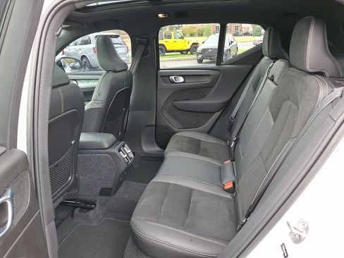 Used 2022 Volvo XC40 T5 R-Design w/ Advanced Package image 10