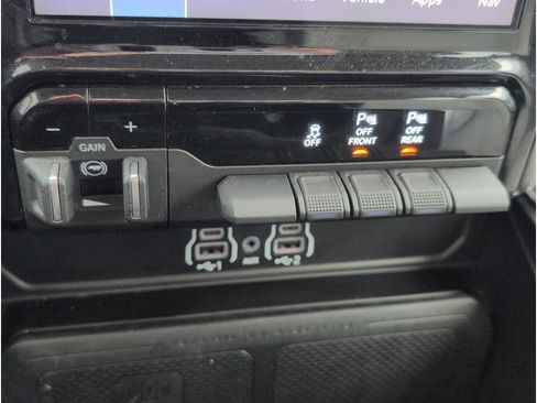 Used 2025 RAM 1500 Laramie w/ Off Road Group image 17