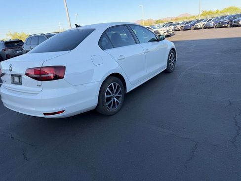 Used 2017 Volkswagen Jetta SE FWD image 5