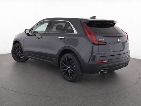 Used 2023 Cadillac XT4 Luxury w/ Cold Weather Package FWD image 3