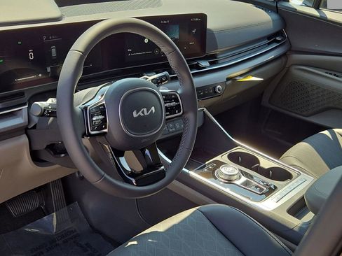 New 2026 Kia Carnival EX image 17