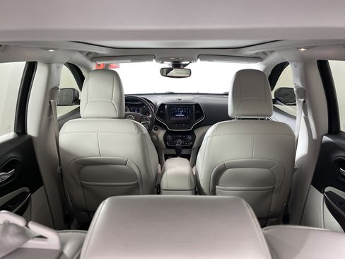 Used 2020 Jeep Cherokee Latitude Lux w/ Comfort/Convenience Group image 17