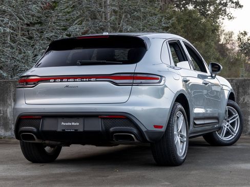 Certified 2025 Porsche Macan image 11
