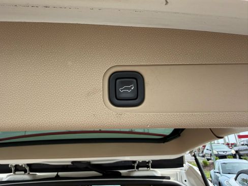 Used 2013 Cadillac Escalade Luxury AWD/4WD image 41
