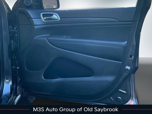 Used 2020 Jeep Grand Cherokee Laredo image 28