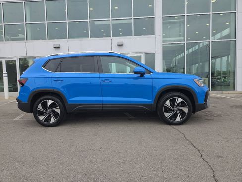 New 2026 Volkswagen Taos SE AWD/4WD image 3