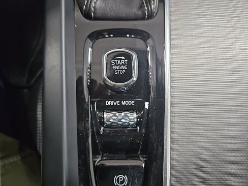 Used 2018 Volvo XC60 T6 R-Design w/ Convenience Package image 13