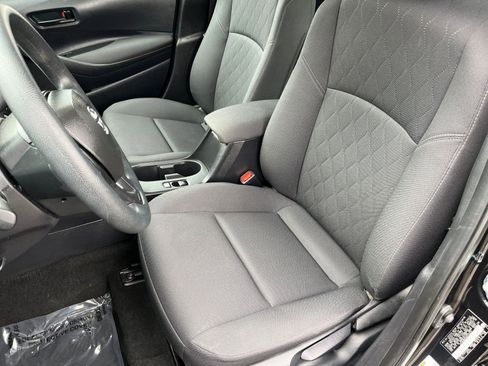 Used 2025 Toyota Corolla LE image 33