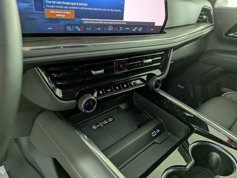 Used 2025 Chevrolet Tahoe Premier AWD/4WD image 27
