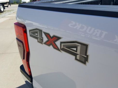 Used 2021 Ford F250 XLT Pickup 4D 6 3/4 ft AWD/4WD image 27