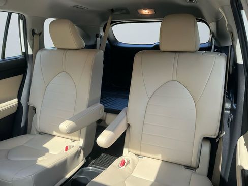 Used 2025 Toyota Highlander XLE image 15
