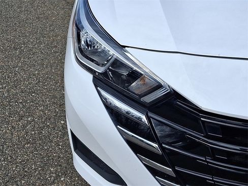 Used 2023 Nissan Versa S image 10