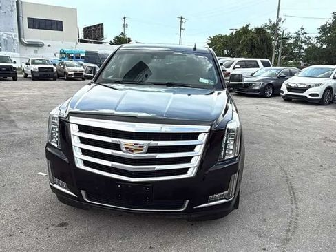 Used 2020 Cadillac Escalade ESV Luxury AWD/4WD image 2