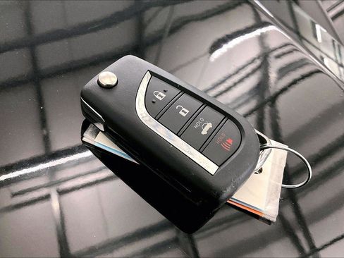 Used 2019 Toyota Camry SE image 10