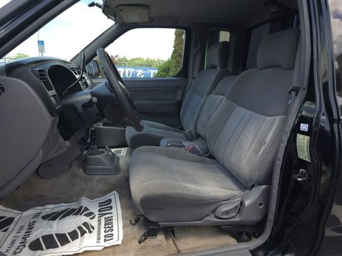 Used 2000 Nissan Frontier XE RWD image 11
