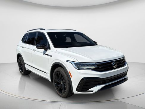 Used 2024 Volkswagen Tiguan SE R-Line FWD image 9