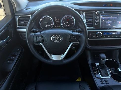 Used 2017 Toyota Highlander XLE FWD image 15