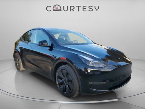 Used 2025 Tesla Model Y Long Range image 5
