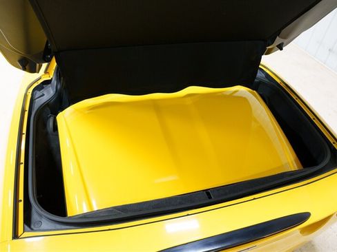Used 2005 Chevrolet Corvette Coupe w/ Preferred Equipment Group RWD image 10