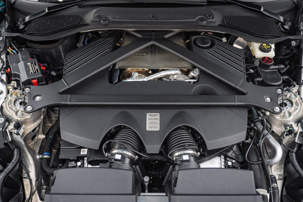 Used 2025 Aston Martin V8 Vantage Coupe RWD image 34