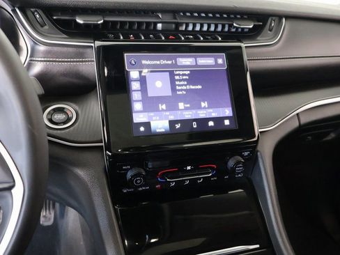 Used 2023 Jeep Grand Cherokee Laredo X image 5