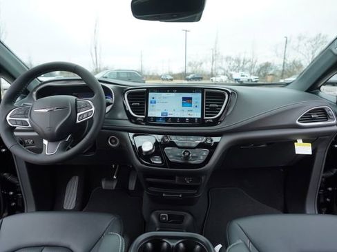 New 2026 Chrysler Pacifica Select FWD image 22