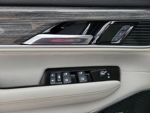 Used 2022 Jeep Wagoneer Series III w/ Premium Group I AWD/4WD image 24