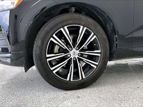 Used 2021 Volvo XC60 T5 Momentum w/ Protection Package Premier AWD/4WD image 8