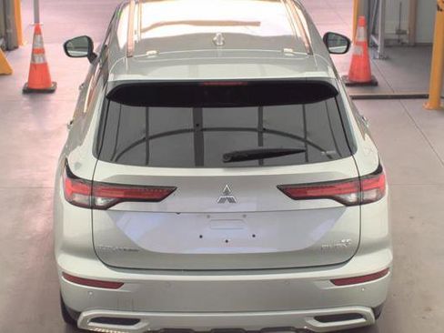Used 2024 Mitsubishi Outlander SE image 11
